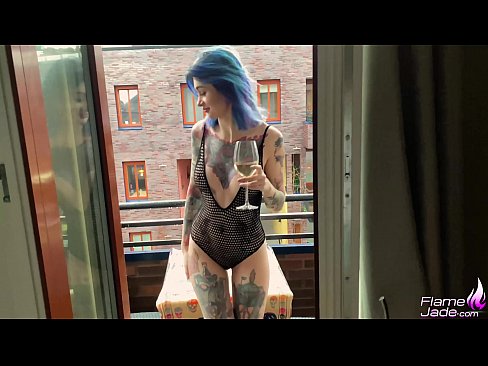 ❤️ Geweldige meisie suig met 'n gulp en fokken passievol onder die oop lug ️ Superseks by ons ﹏